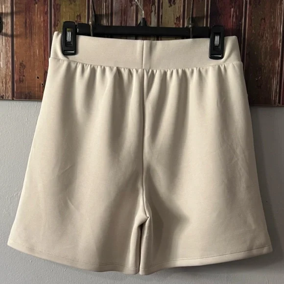 LazyPants Women's set Luxe Crewneck pull over  and shorts - Picture 9 of 9